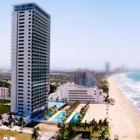 Beautiful 3 Bedroom, Fully Furnished, On The Beach Mazatlan Exterior photo