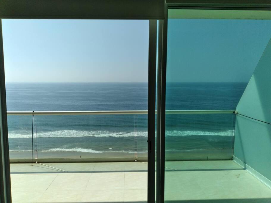 Beautiful 3 Bedroom, Fully Furnished, On The Beach Mazatlan Exterior photo