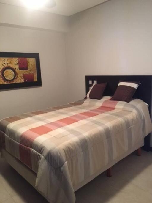 Beautiful 3 Bedroom, Fully Furnished, On The Beach Mazatlan Exterior photo