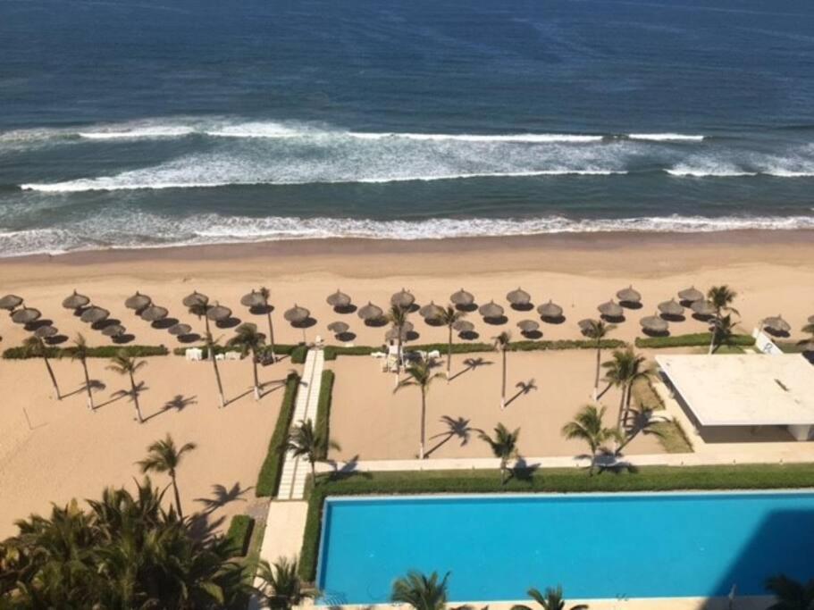 Beautiful 3 Bedroom, Fully Furnished, On The Beach Mazatlan Exterior photo