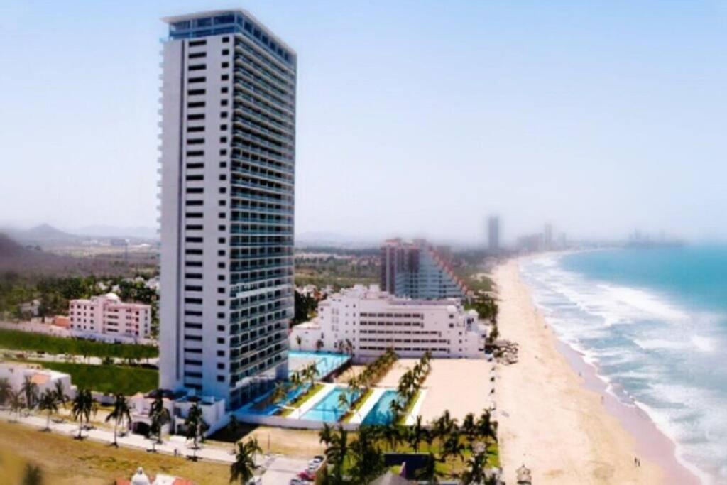 Beautiful 3 Bedroom, Fully Furnished, On The Beach Mazatlan Exterior photo