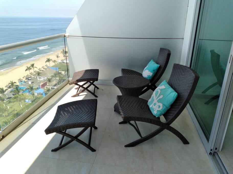 Beautiful 3 Bedroom, Fully Furnished, On The Beach Mazatlan Exterior photo